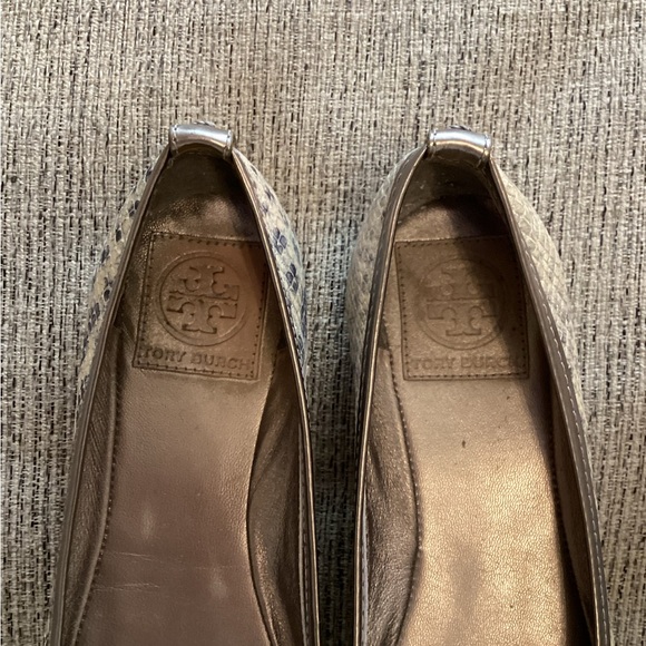 Tory Burch Verbena Silver Patent Toe Snakeskin Ballet Flats-size 6 - Picture 2 of 10